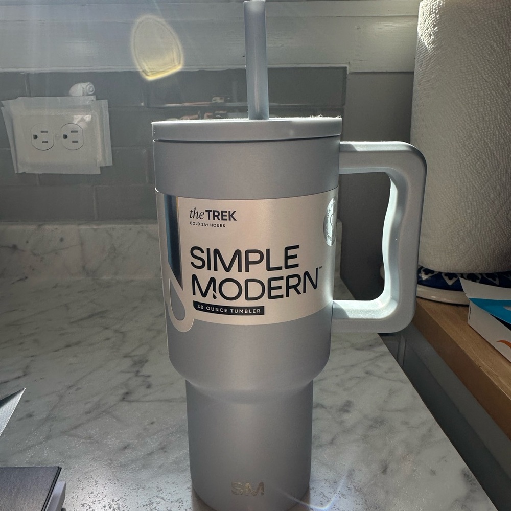 Simple Modern TheTrek Silver 30 oz Tumbler with Handle
